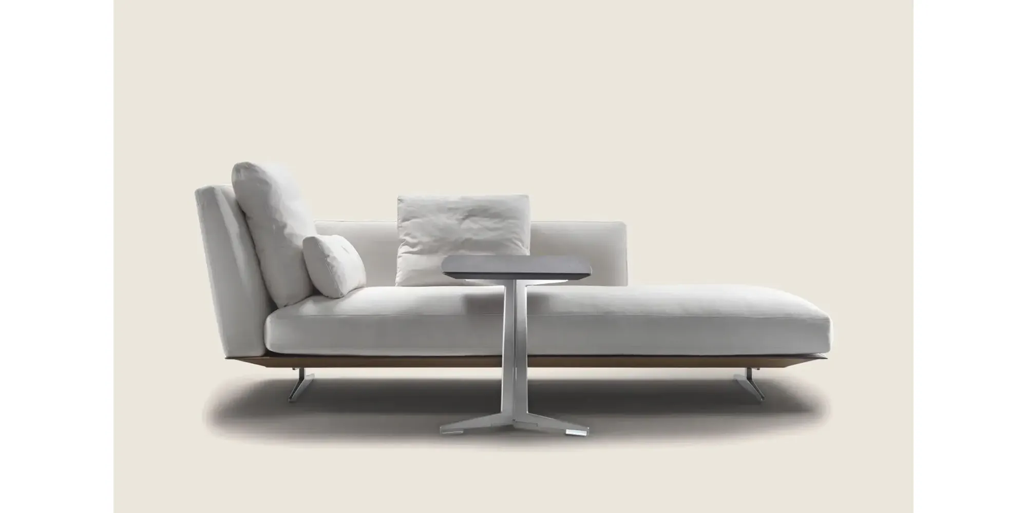 Evergreen Chaise by Flexform