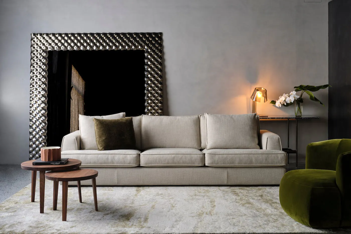 Keely Sofa, Tao side table, Brioni Armchair, Pop Mirror, L’astra table lamp